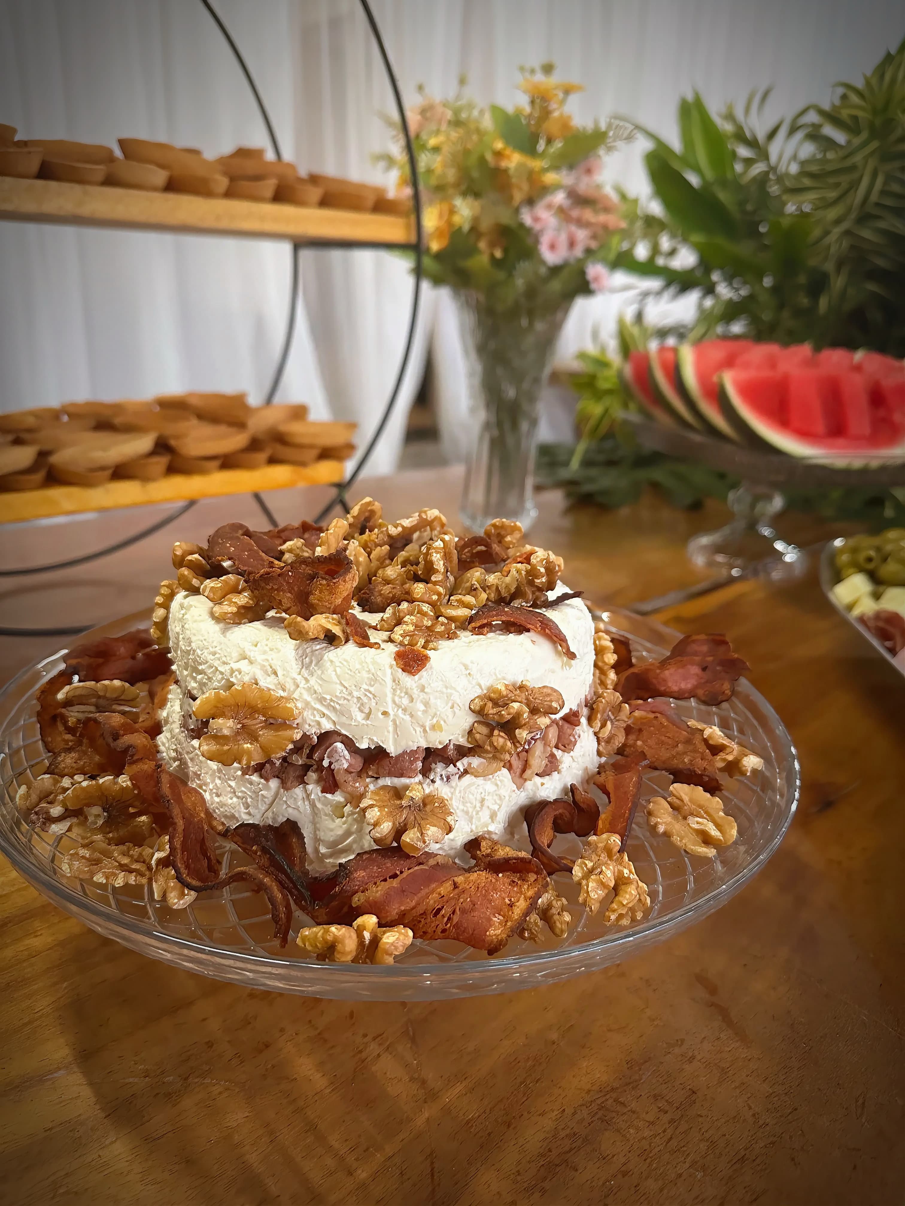 Mesa de buffet da Adelaide Festas & Buffet em Ipatinga